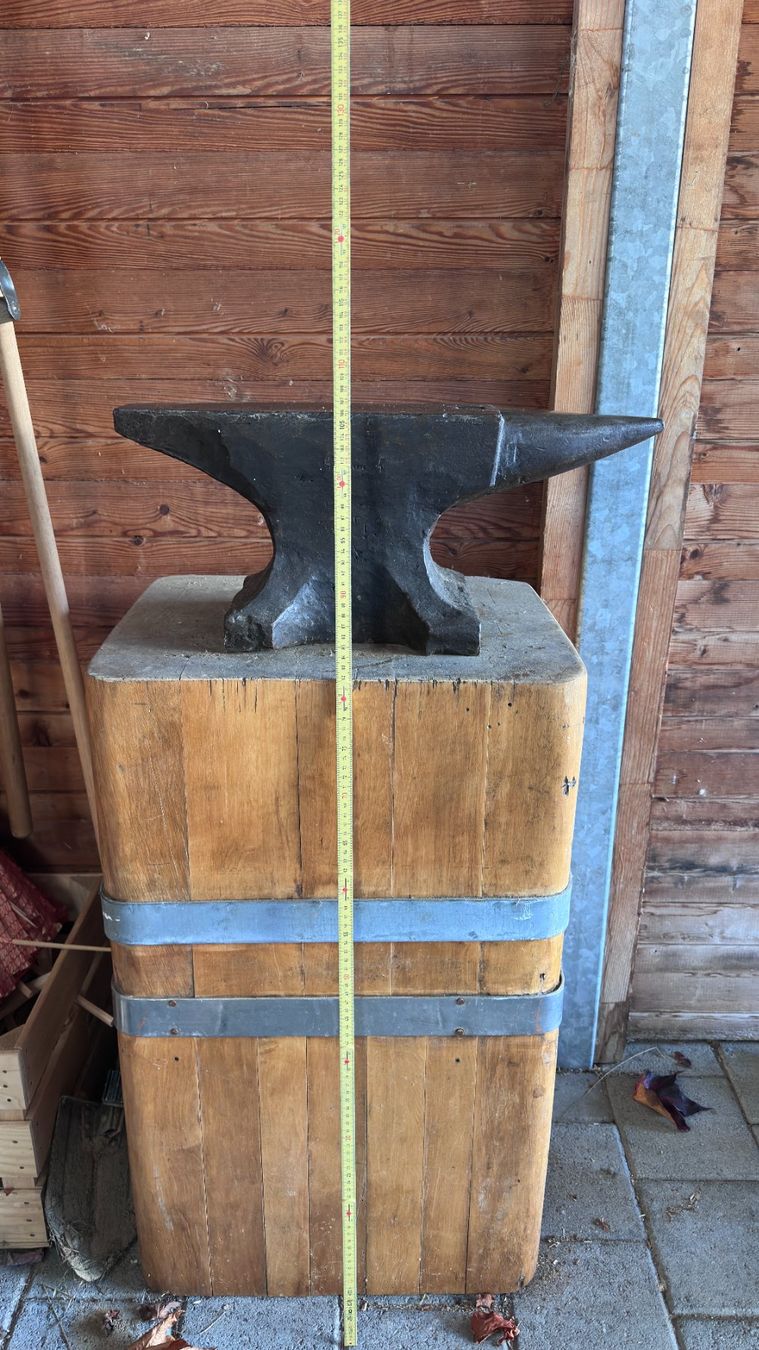 Werkzeuge: Amboss mit Bock von 1913 top Zustand – Gebraucht aus Kirchberg BE von Yuppy