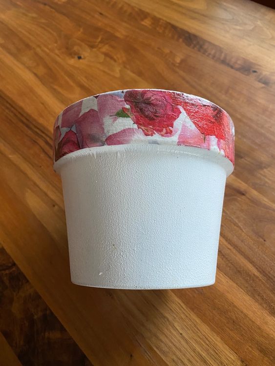 Blumentopf mit Rosen / Serviettentechnik neu Kaufen auf Ricardo