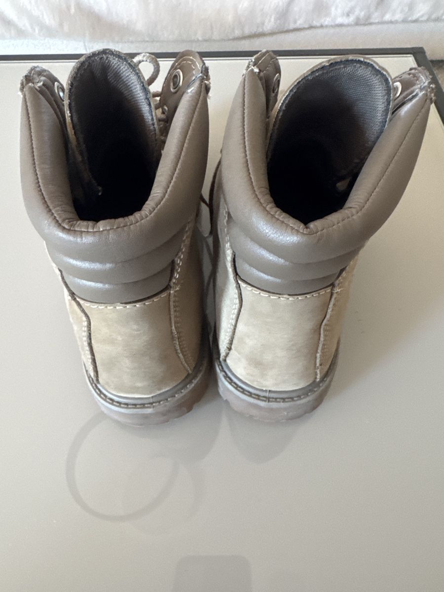 Timberland Damenschuhe: Timberland Schuhe 39.5 Fast neu – Gebraucht aus Lachen SZ von LuganoLugano 1
