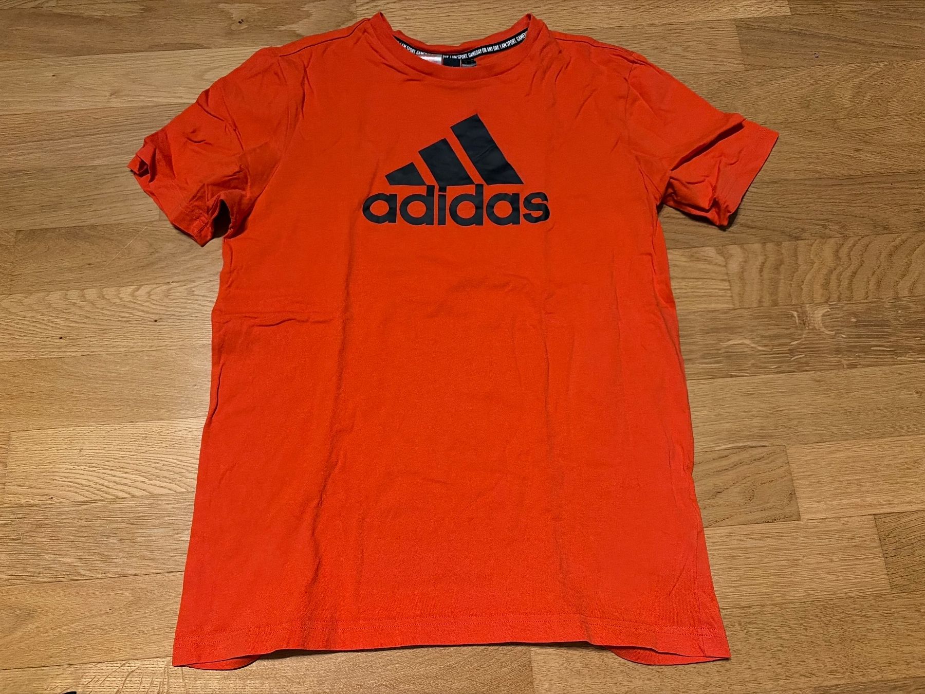 Adidas Hemden, T-Shirts & Polos: T-Shirt Adidas Gr. 176 – Gebraucht aus Bern von chrimi05