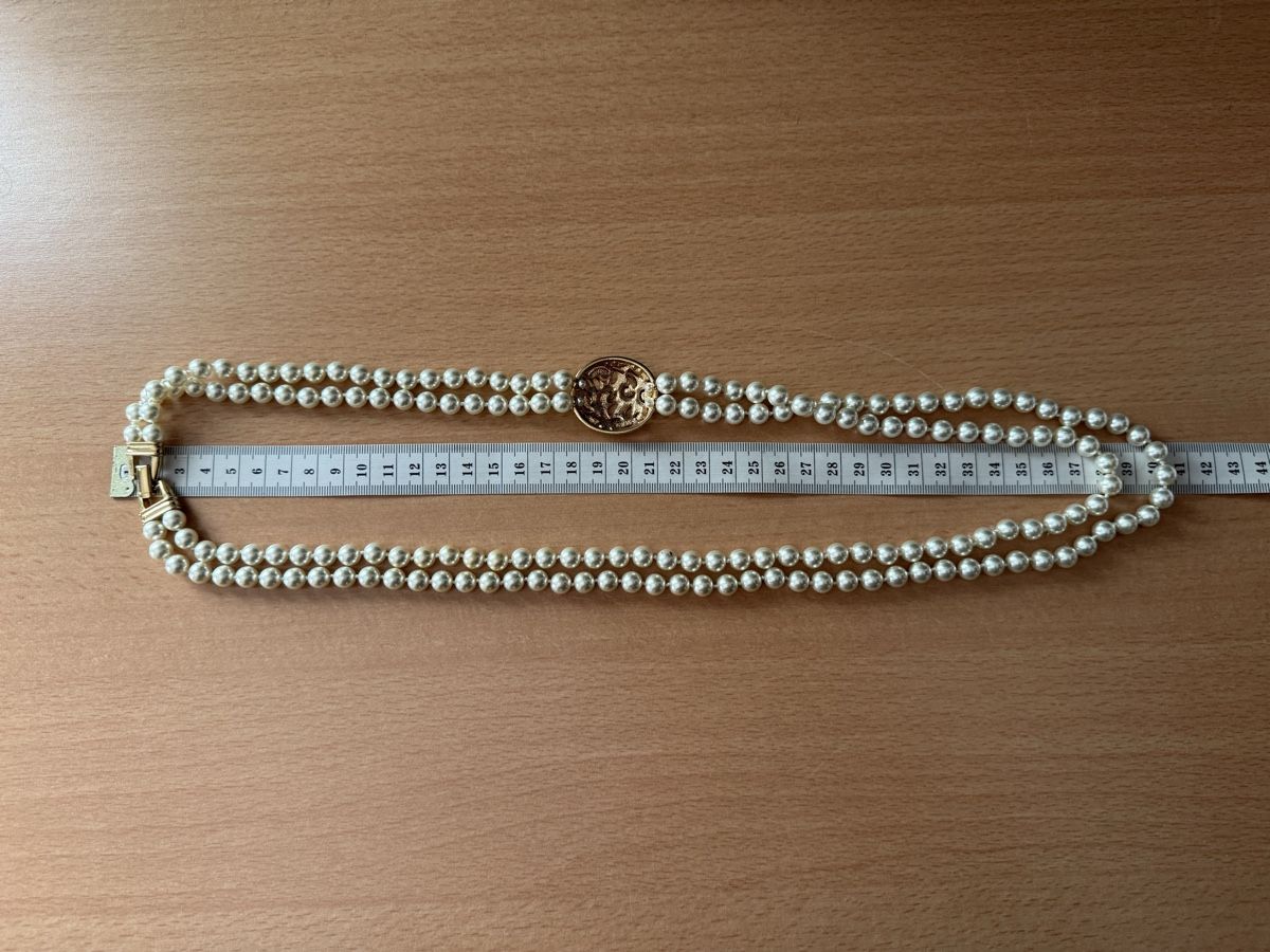 Catenine: Vintage Perlenkette mit Medaillon – Usato da Lamone venduto da LaCantinaMagica 8