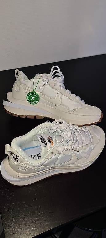 Herrenschuhe: Chaussures Nike Sacai  – Gebraucht aus Monthey von and_c5w8