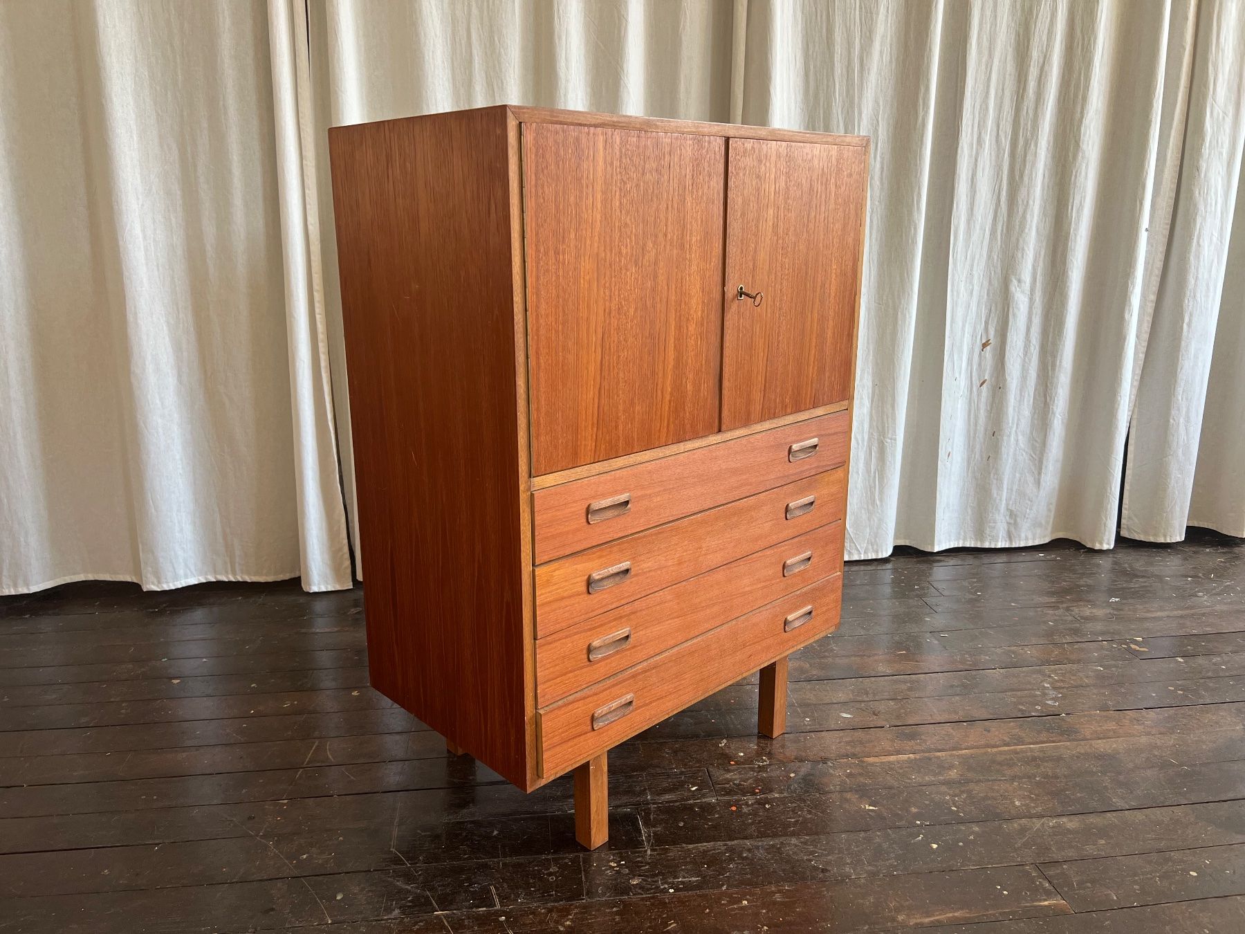 Kommoden: RÄUMUNGS-VERKAUF: Danish Teak Highboard – Gebraucht aus Kilchberg ZH von Bombo