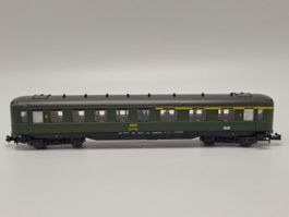 Roco 02265C SNCF Schnellzugwagen (Schürzenwagen) 1/2. Kl (A)