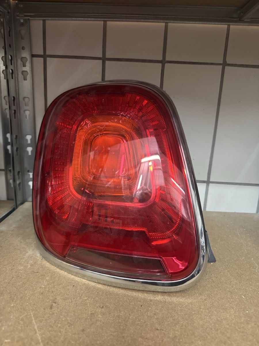 Fiat Tutti pezzi di ricambio auto: Heckleuchte links Fiat 500X – Usato da Zürich venduto da but_2gsm