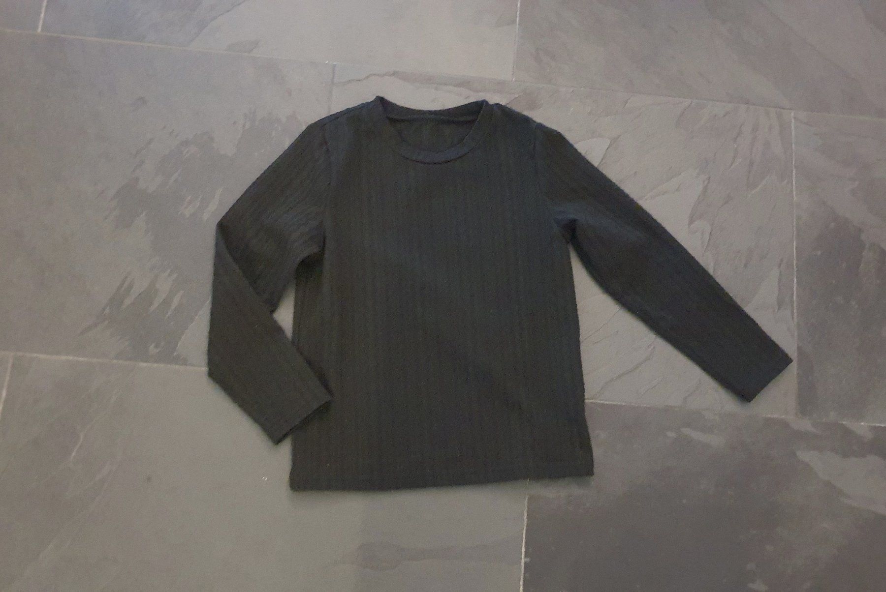 Pullover & Sweatshirts: ++ Pullover ++ Gr. 122 / 128 ++ in schwarz ++ – Gebraucht aus Chur von aladin_04