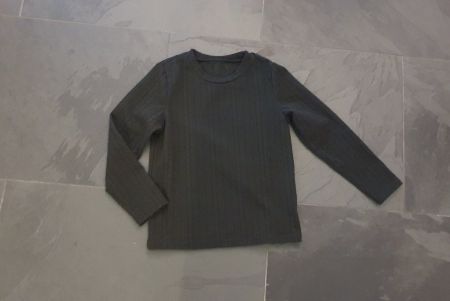 ++ Pullover ++ Gr. 122 / 128 ++ in schwarz ++