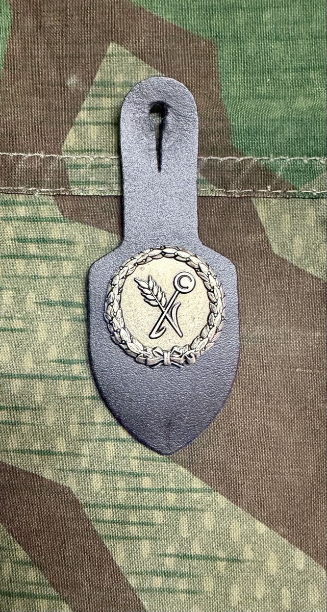 Schweizer Armee Uniformi: Schweizer Armee / Uniform / Militaria / Armee / Tenue A – Usato da Romanshorn venduto da Romolo_Blu