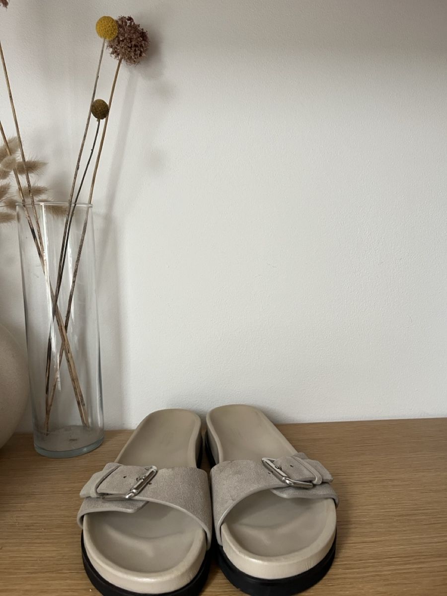 Arket Scarpe da donna: ARKET Pantoletten in Beige, Grösse 39 – Usato da Zürich venduto da MonGusta