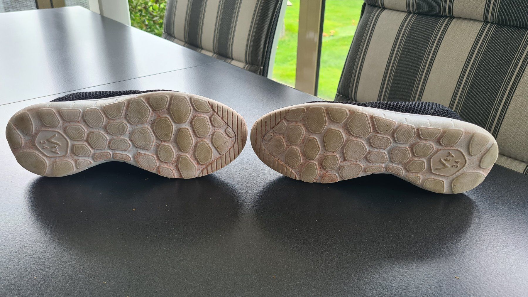 Schuhe für Jungen: Trainingsschuhe / Turnschuhe / Sneaker Grösse 34 – Gebraucht aus Obergösgen von schesom 3