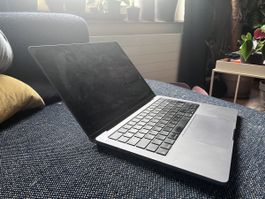 💻 Apple MacBook Pro 14” M1 Pro (2021) – 16GB RAM / 512GB SS