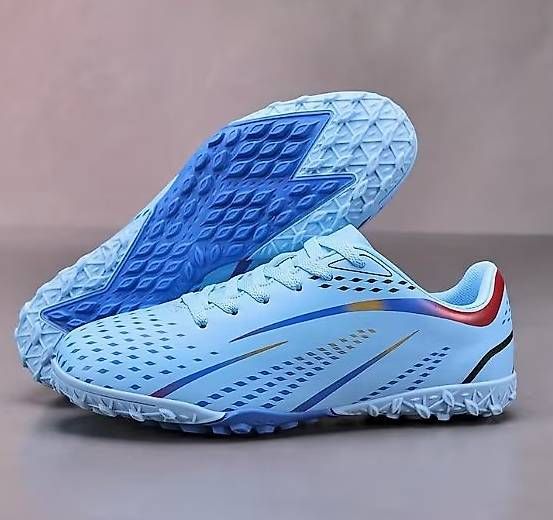 Herrenschuhe: Fussballschuhe, Grösse 43 (Neuware) – Gebraucht aus Frauenkappelen von Emma7