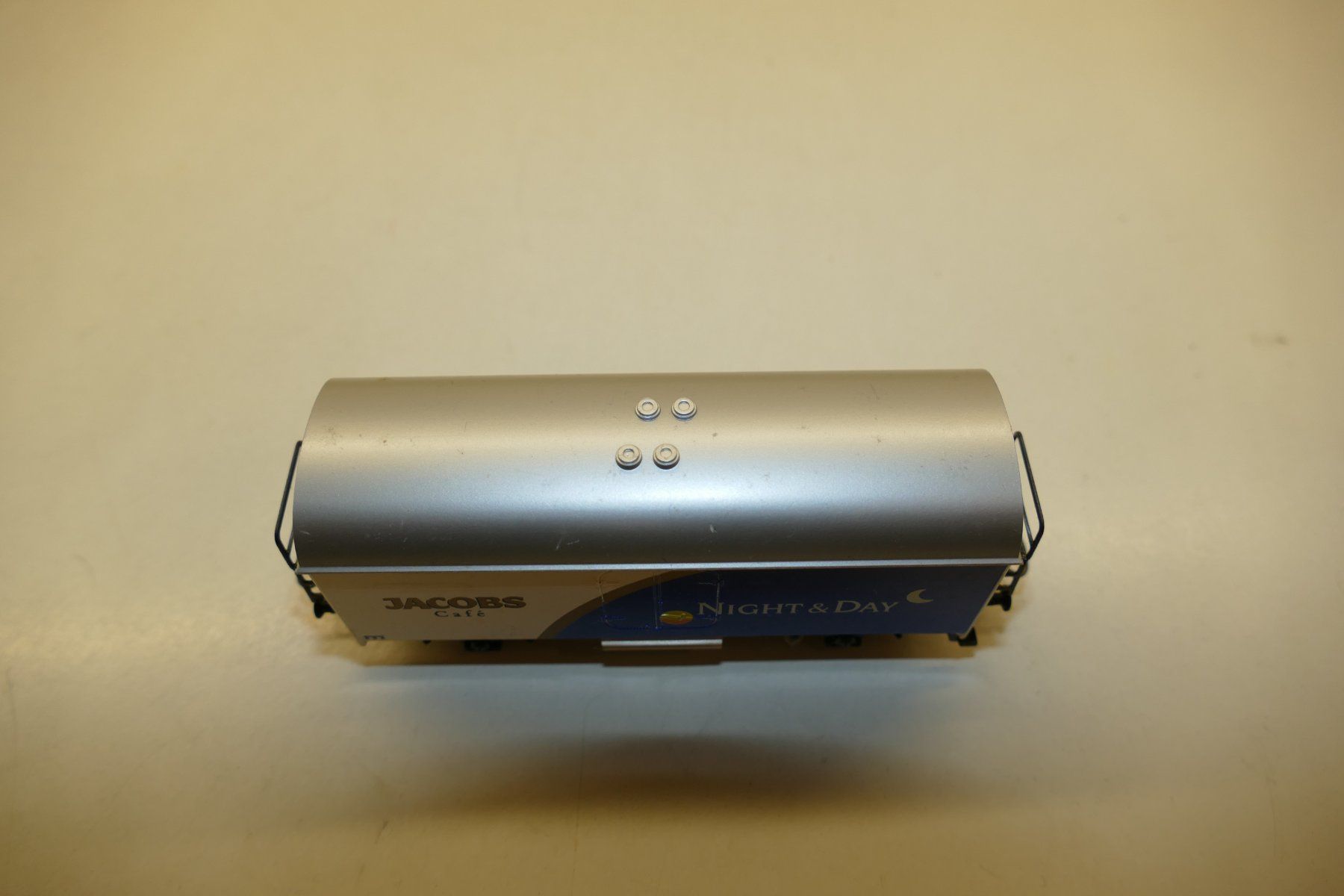 Märklin Modellini di ferrovie: Märklin H0: Jacobs Cafe Güterwagen Night&Day – Usato da Niederhasli venduto da rail-duerst 4