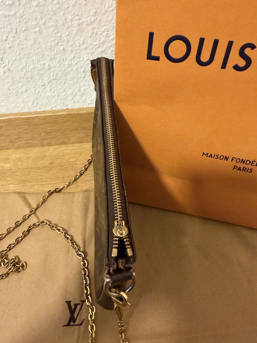 Borse da donna: Vuitton Pochette Accessoires Tasche aus Monogram Canvas – Usato da Dübendorf venduto da odsi1 3