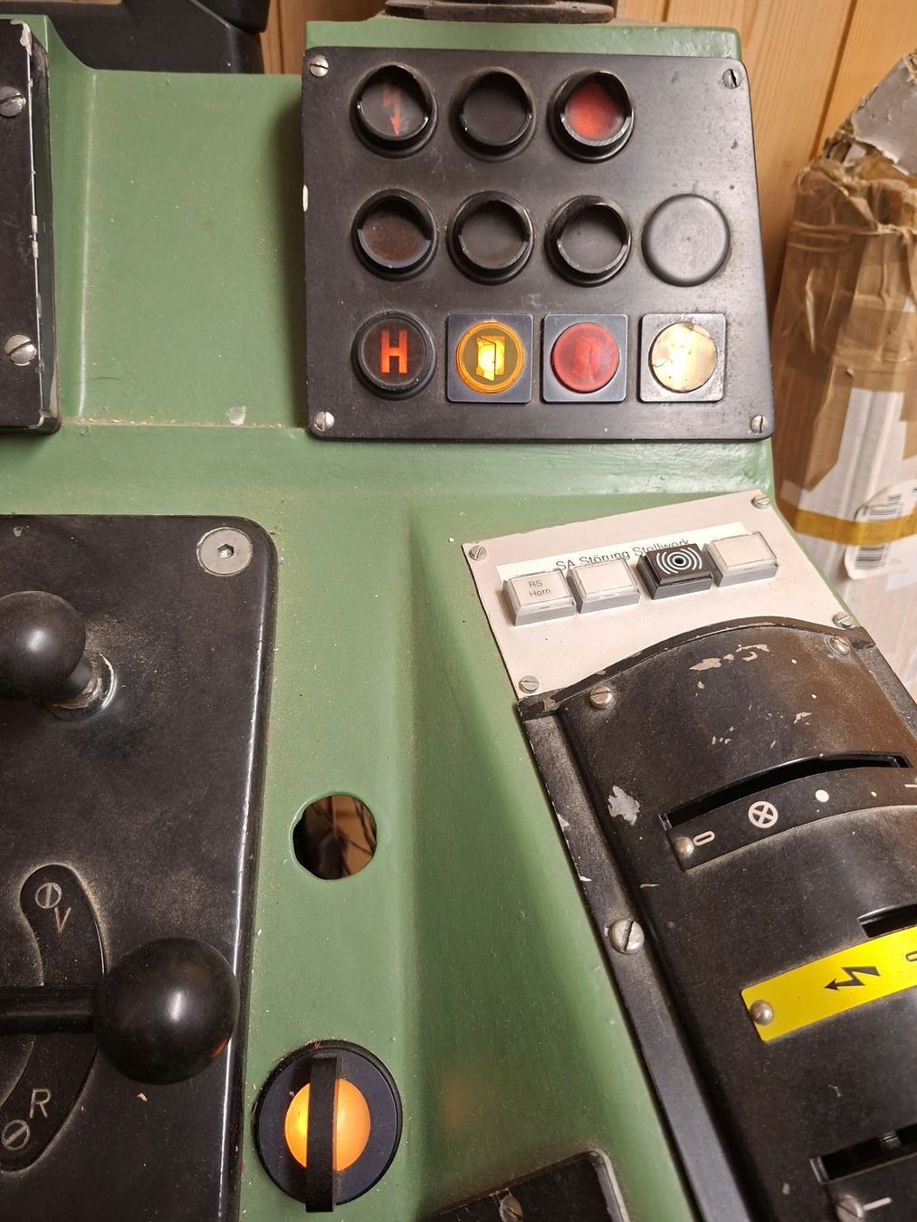 Modellini di ferrovie: Simulator-Führerstand aus BDe 4/4 SOB/BT – Usato da Wädenswil venduto da mape40 1