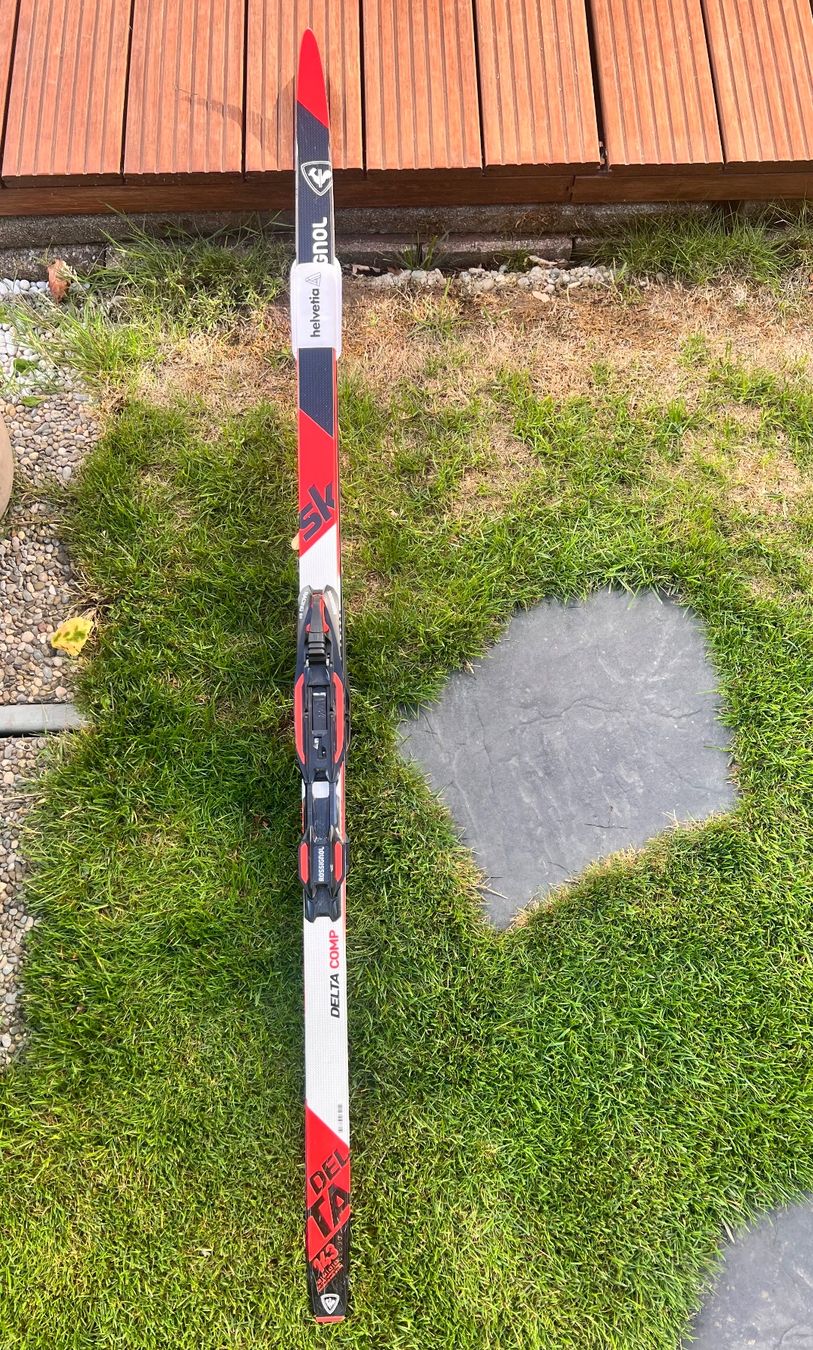 Rossignol Skis: Langlaufskis Rossignol 143cm Skating mit Bindung – D'occasion à Stallikon par zimtstern33