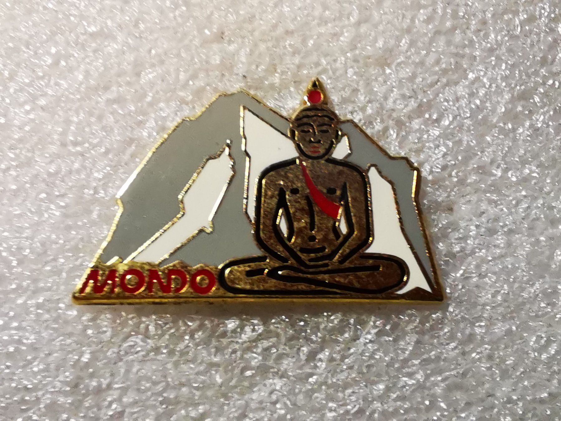 Placchette & Badge: Ansteckpin 51: Mondo – Usato da Oppligen venduto da Pin-Fall-Shop