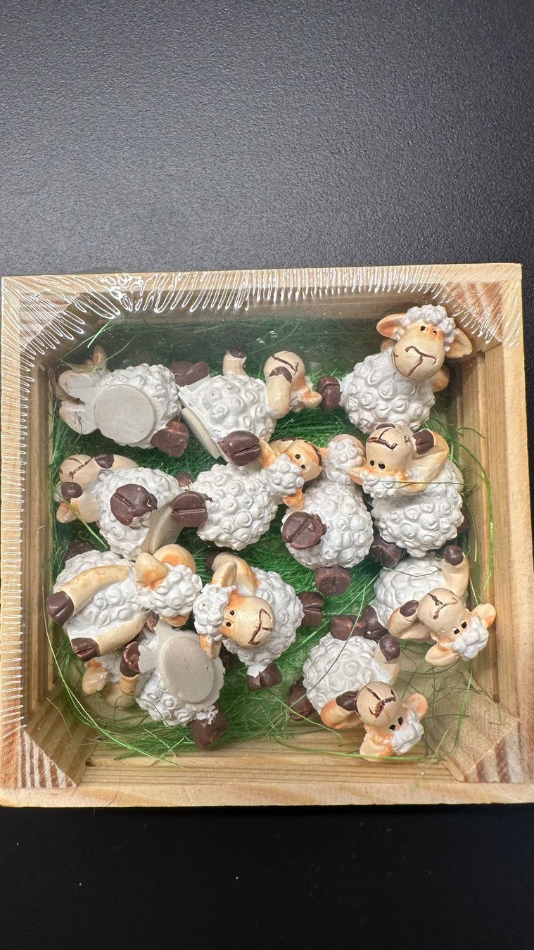 Tutte le decorazioni: 12 Mini-Schafe, Glücksbringer, Figuren, Deko – Nuovo e nell'imballaggio originale da Schönenbuch venduto da marisli80