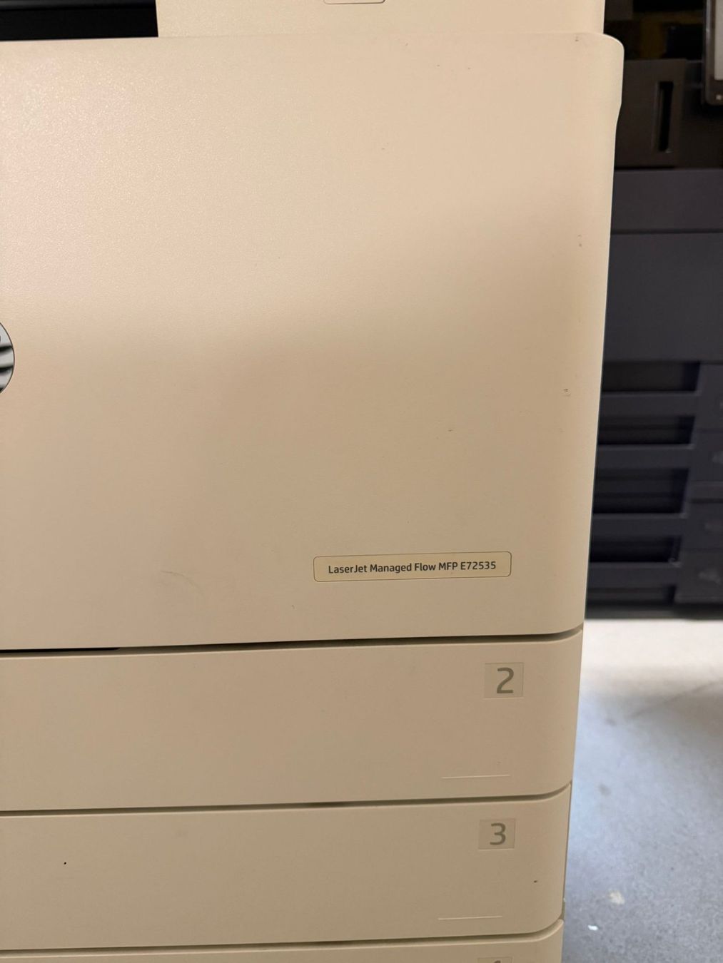 Hewlett Packard Stampanti: HP E72535 A3 Schwarzweiss Kopierer Scanner Drucker – Usato da Dottikon venduto da refurbished-IT 2