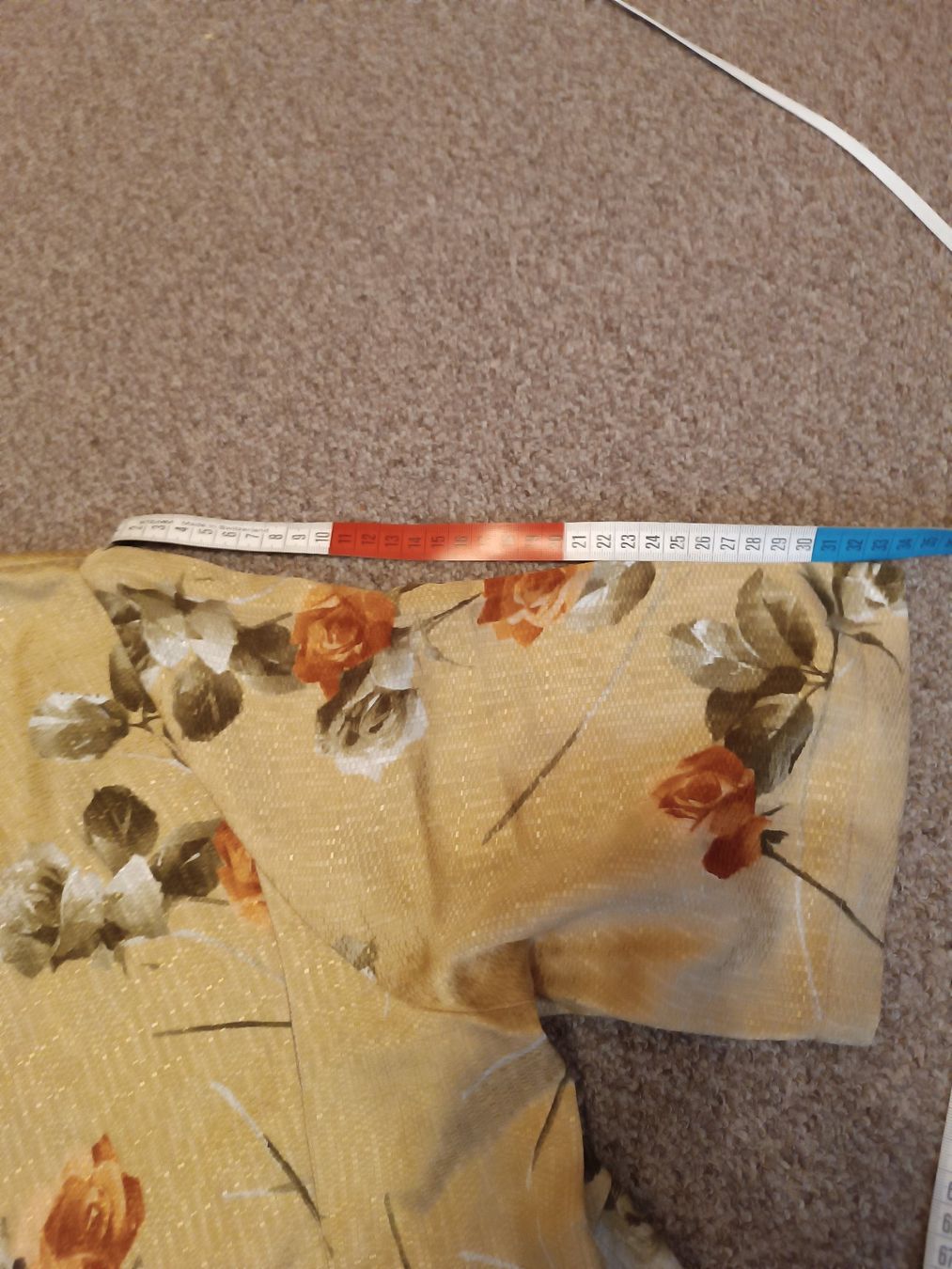 Top: Seiden Top beige mit Rosen – Nuovo (secondo la descrizione) da Horn venduto da sonjamenzi 4
