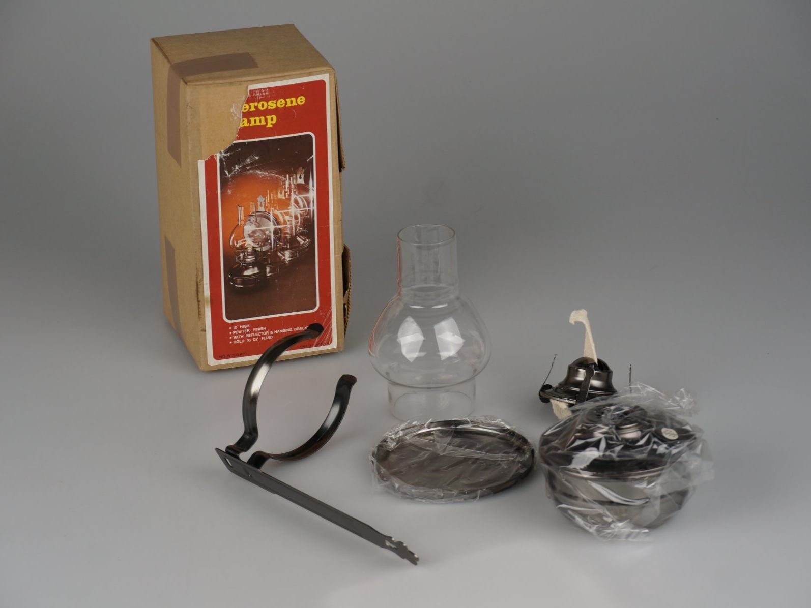 Lampade: Kerosinlampe (Modell: W203P) – Nuovo (secondo la descrizione) da Rüti ZH venduto da Restwert_Rueti_ZH