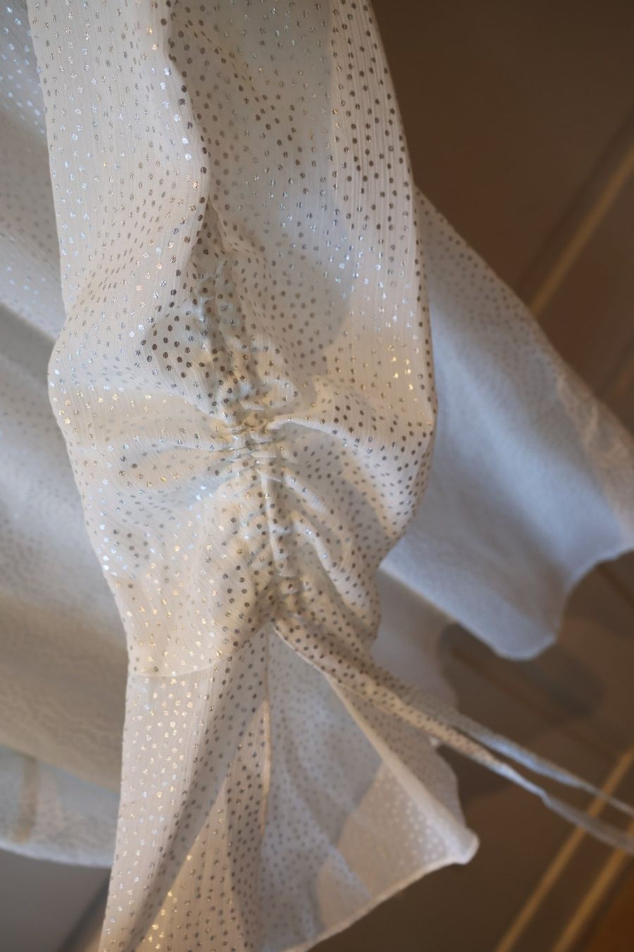 S.Oliver Blusen: Weisse s.Oliver Bluse mit Glitzerpunkten – Gebraucht aus Winterthur von jul_v9wx 2
