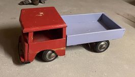 Camion en bois ancien