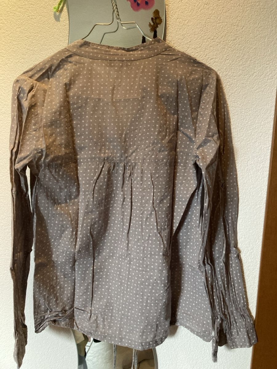 C&A Camicette: Graue Bluse mit Blumen  – Usato da Urtenen-Schönbühl venduto da alessibas 1
