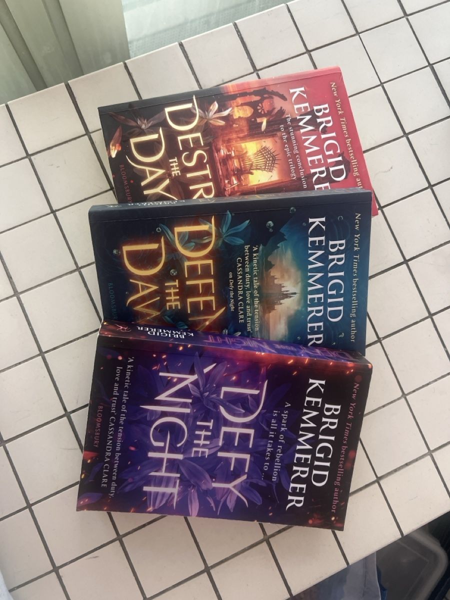 Libri: Defy the night Trilogy – Nuovo (secondo la descrizione) da Geuensee venduto da fjo_56tw