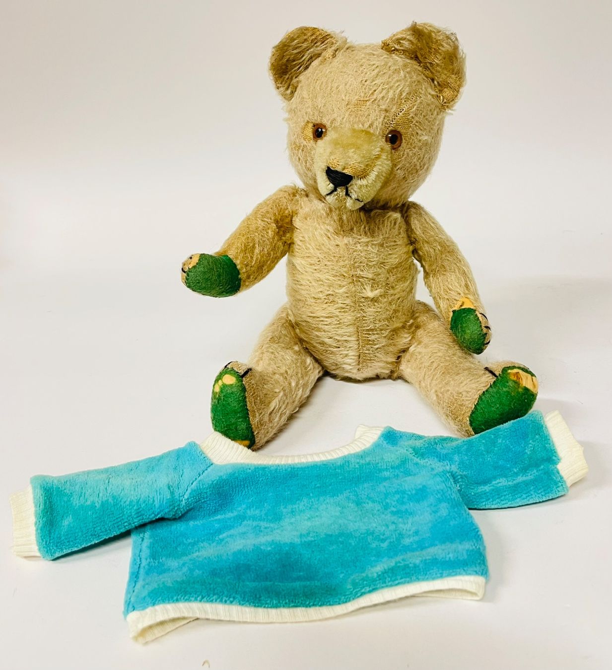 Spielzeuge: Süsser kleiner Teddybär mit blauem Pullover;-) – Gebraucht aus Olten von ELHANDEL 2