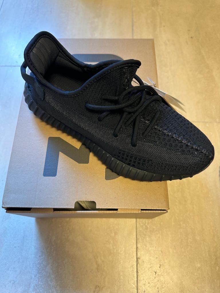 Adidas Scarpe da uomo: Adidas Yeezy Boost 350 V2 Onyx – Nuovo e nell'imballaggio originale da Lugano venduto da ALockers 2