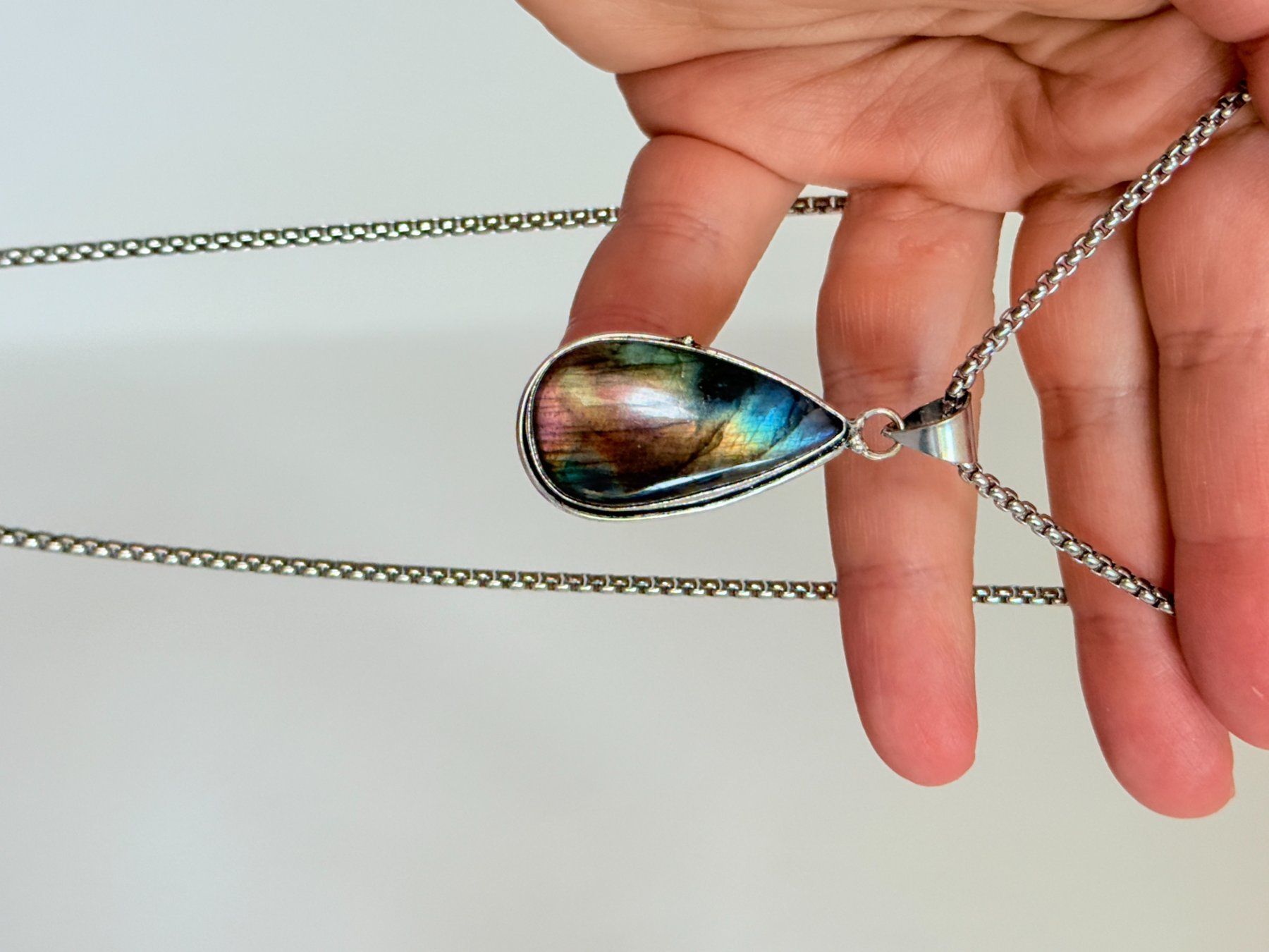 Ketten: Collier avec pendentif Labradorite – Neu und originalverpackt aus Genève von AWWA 9
