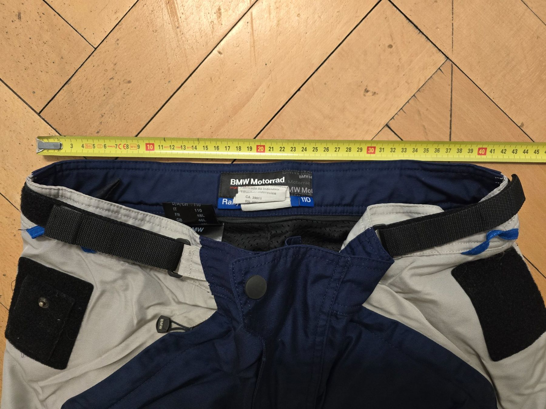 BMW Lotti di vestiti: Bmw Töffkleider – Usato da Schönenwerd venduto da Chez_Mimi 8
