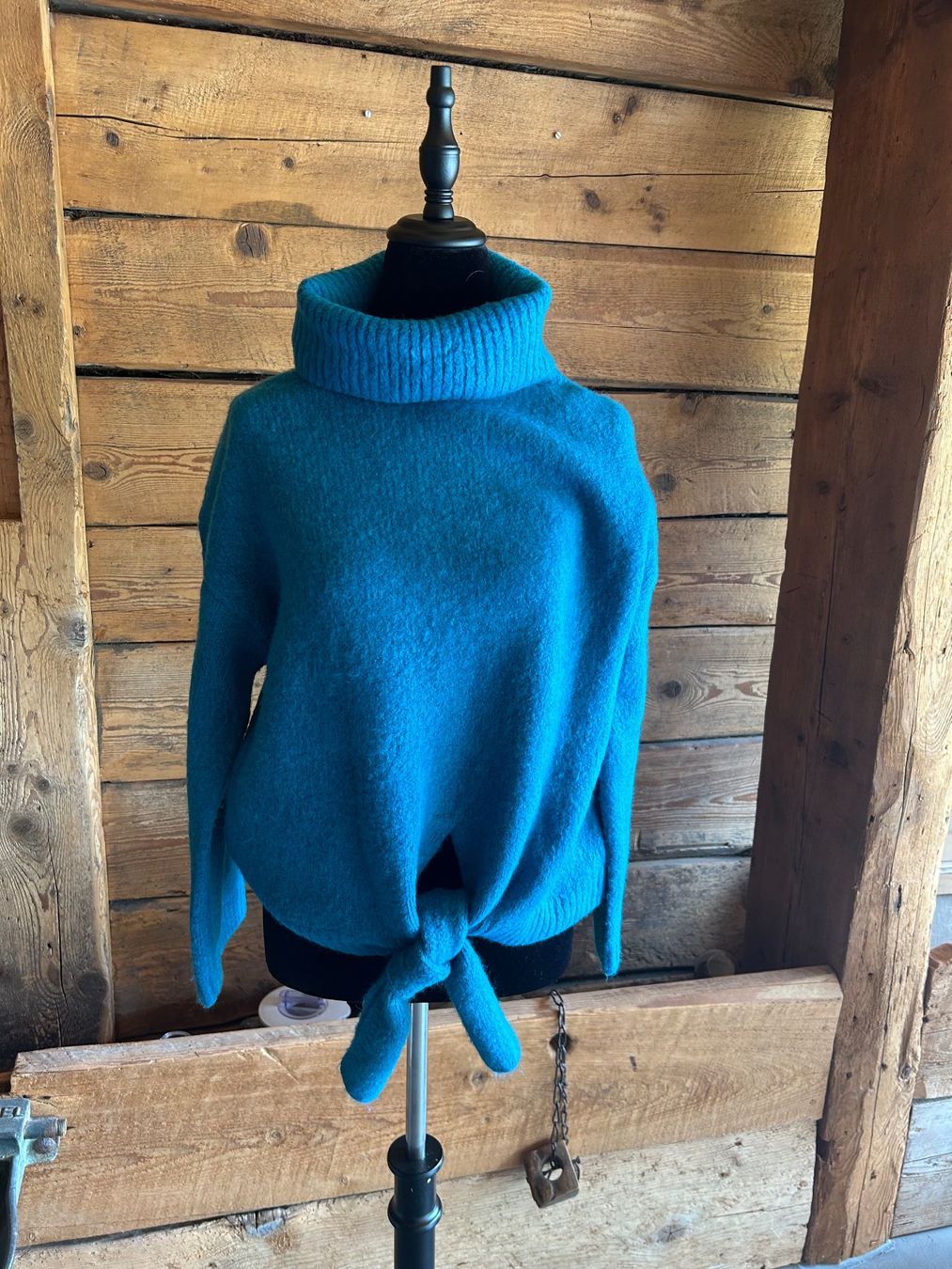 Pulls & Sweat-shirts: Pull marque espagnole Lemaille – Neuf (Voir description) à Val-d'Illiez par Dombou