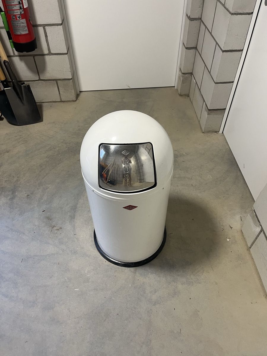 Wesco Cestini per rifiuti: Mülleimer Wesco Swing-Bin Retro Weiss mit Einsatz
51 – Usato da Bolligen venduto da Ronron_23