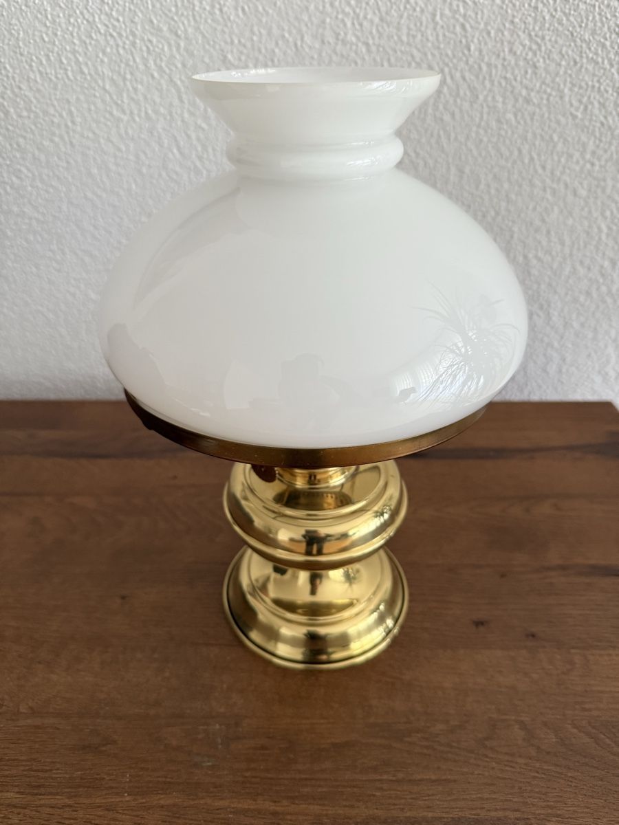 Lampade: Antike Lampe, Messingfuss mit Glasschirm – Usato da Hombrechtikon venduto da R-E 3