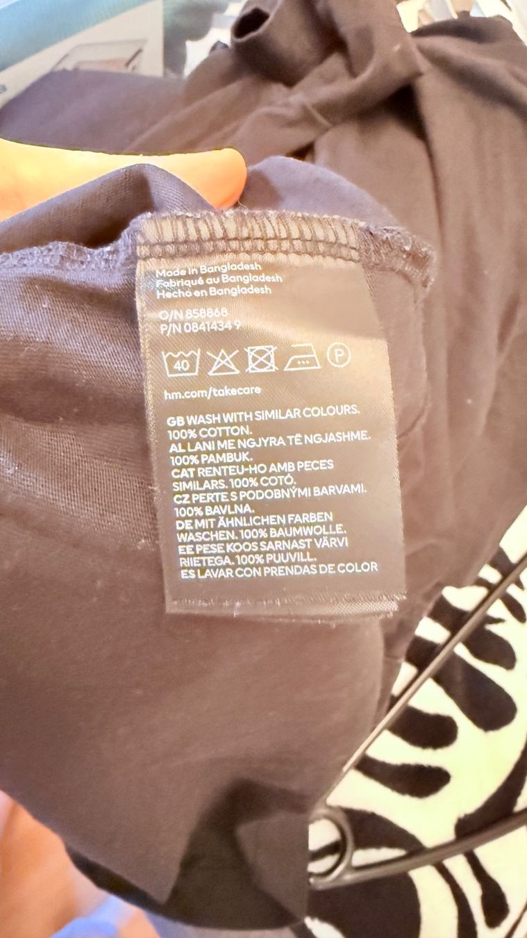 H&M T-shirt: • Longshirt • – Usato da Basel venduto da mendoza13 2