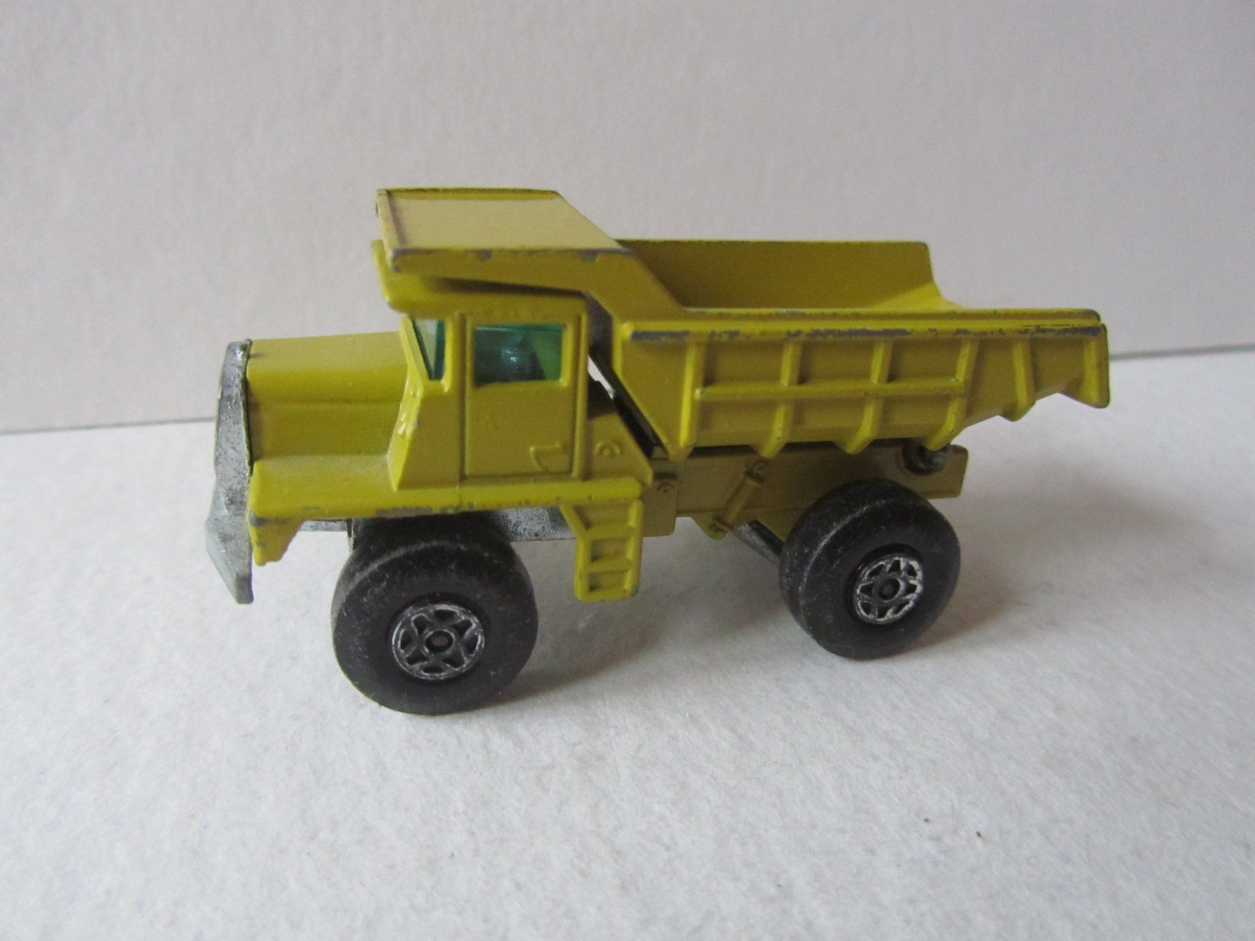 Matchbox Modellini d'auto: Mack Dump Truck, Matchbox Superfast, Nr. 28A – Usato da Weiningen ZH venduto da dietsch57