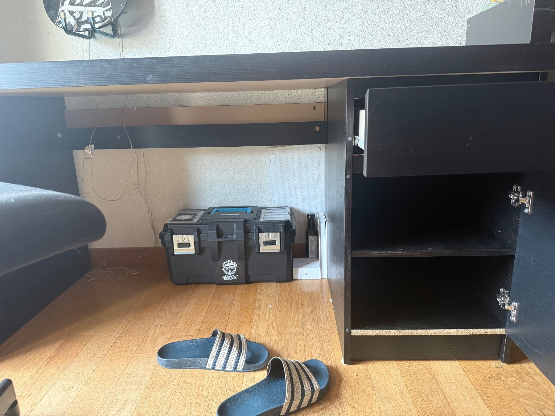 Bureaux: Bürotisch mit Stuhl – D'occasion à Köniz par dav_c9m5 2