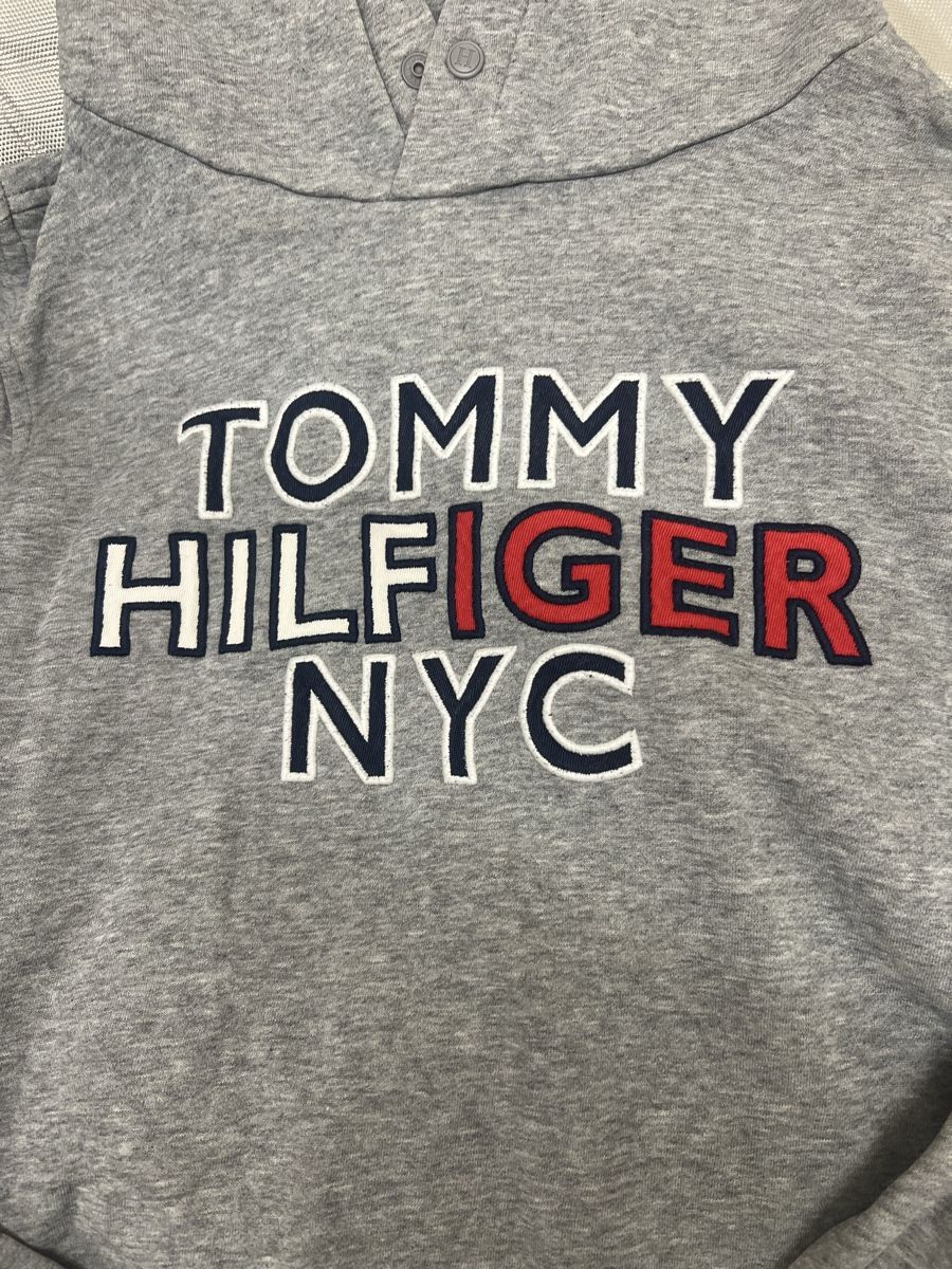 Tommy Hilfiger Maglioni & Felpe: Tommy Hilfiger Hoodie – Nuovo (secondo la descrizione) da Wädenswil venduto da GNT 1