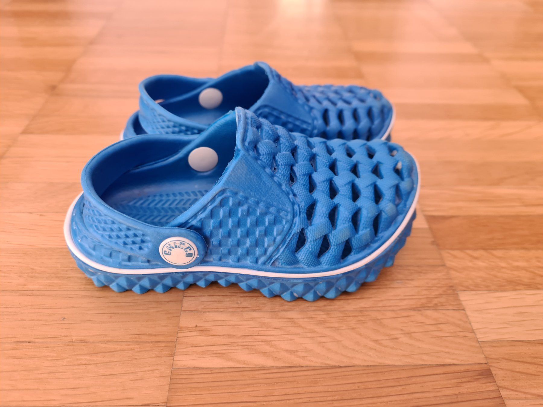 Scarpe per ragazzi: CHICCO Badeschuhe Gr. 21 – Usato da Jona venduto da Good_luck_ 1