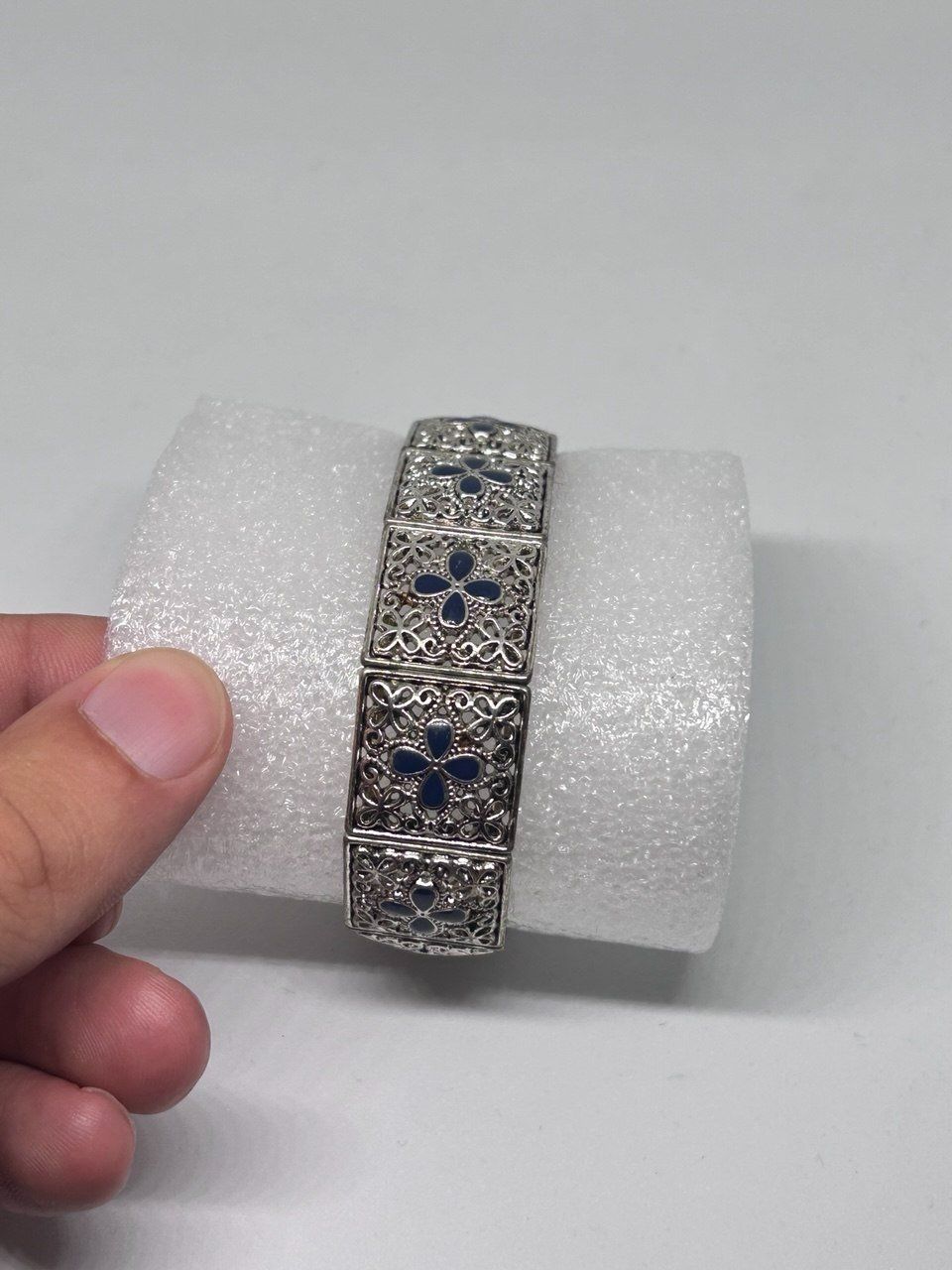 Bracciali & Braccialetti: Bracciale elastico di bigiotteria a placche argentate – Usato da Giubiasco venduto da LorisVale 2