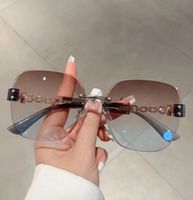 Coole, trendige Sonnenbrille mit Verlauf, neu für den Sommer