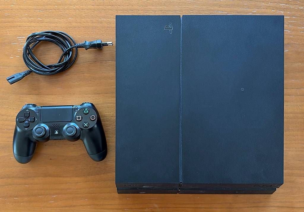 Consoles: PS4 1TB (modèle CUH-1216B) – D'occasion à Lausanne par edo_27rh