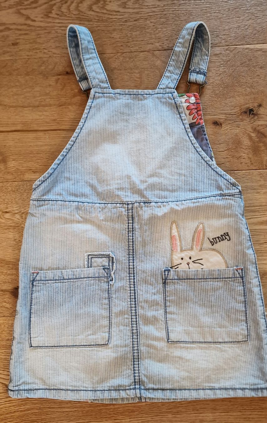 Next Vestiti & Gonne: Next Mädchen Denim Rainbow & Bunny Dungaree Kleid 98 – Usato da Emmenbrücke venduto da Nadmorebiti 1