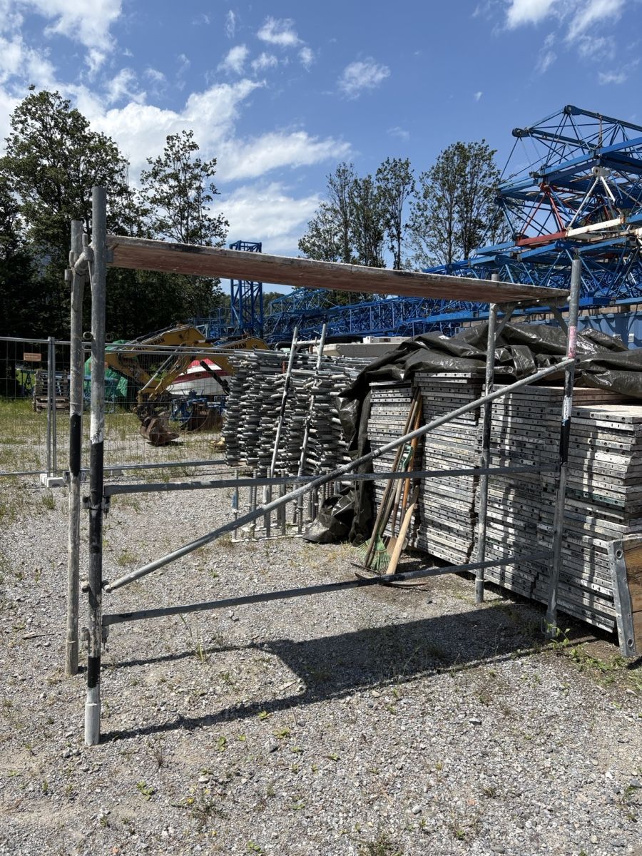 Ponteggi: Ringer Gerüst 1000 m2 – Usato da Richterswil venduto da gil_89gx