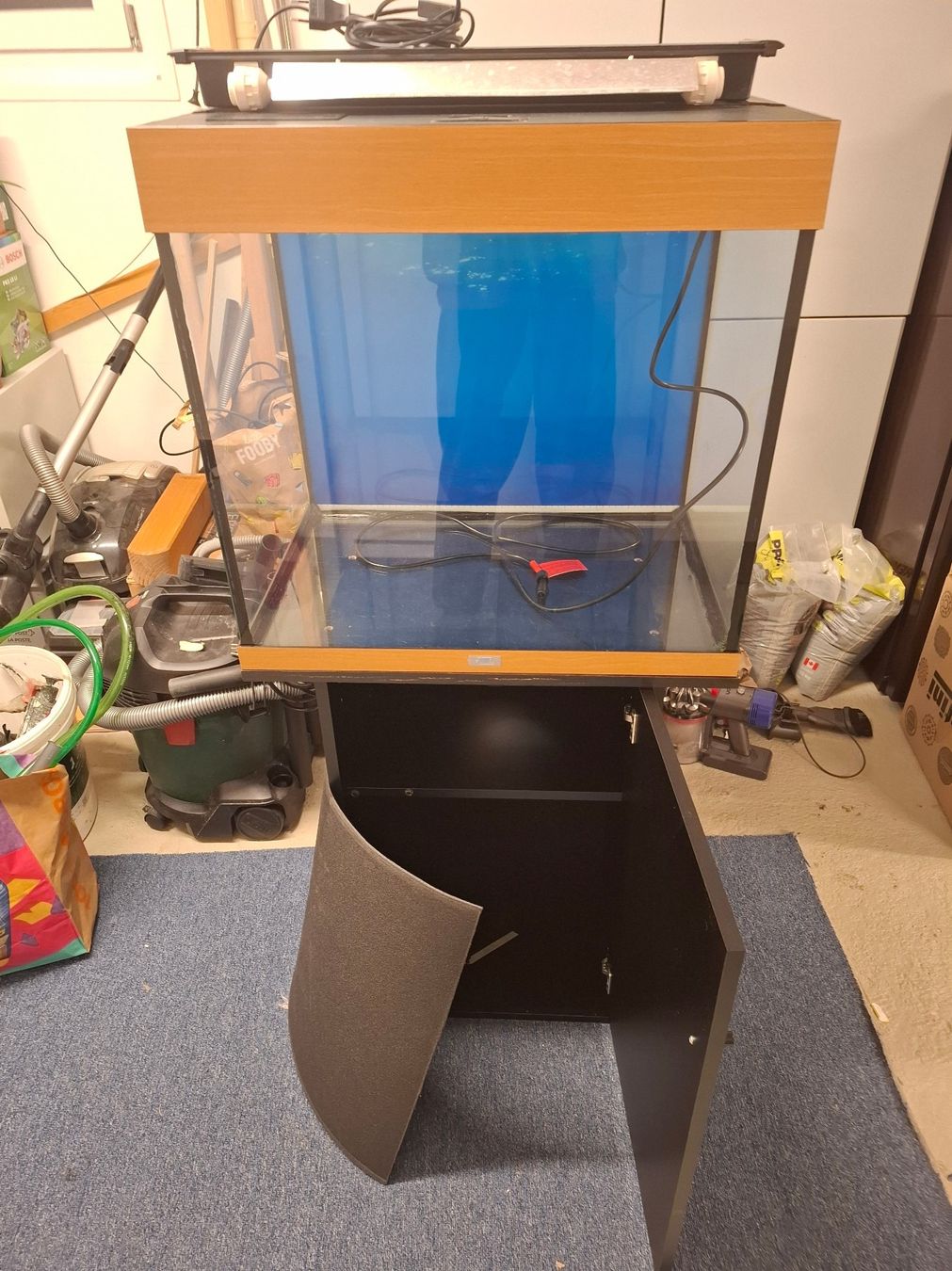 Juwel Aquarium: Aquarium Juwel mit Unterschrank – Gebraucht aus Lyss von comaja01
