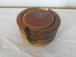 6 Untersetzer aus Holz mit Achat Einlagen im Ständer