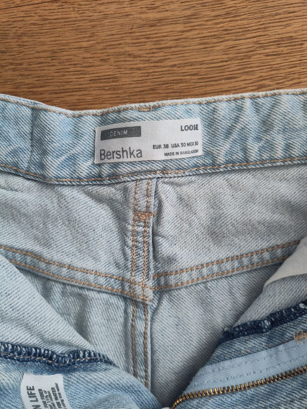 Bershka Jeans: loose fit Jeans Gr. 38 – Gebraucht aus Affoltern am Albis von T.i.d.e 2
