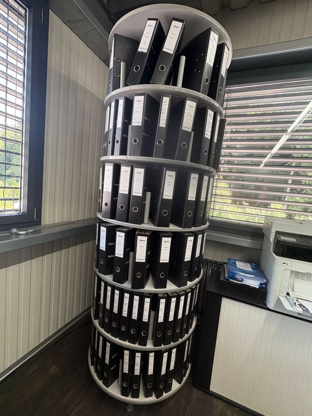 Scaffali: Ordner Drehsäule – Usato da Flamatt venduto da fribi_3175